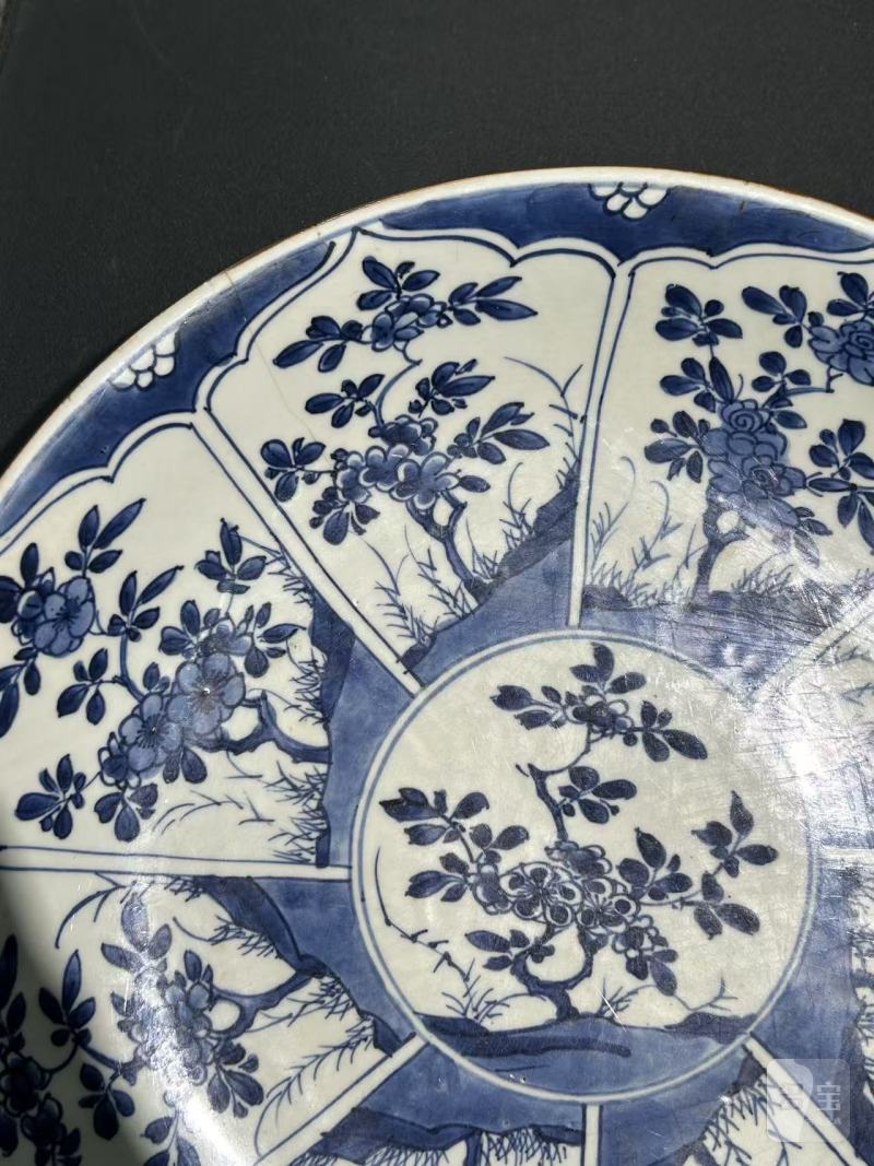 清康熙青花开光花卉纹大盘 - 图4